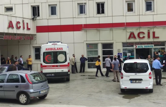 Motosiklet doktora çarptı: 1 ağır 3 yaralı