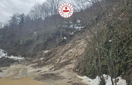 O Yol Ulaşıma Kapandı