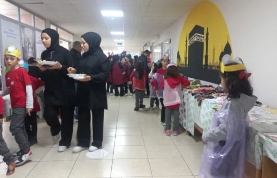 Öğrenciler Okul Koridoruna Yerli Malı Pazarı Kurdu