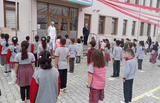 Öğrencilerden Şehitlere Saygı