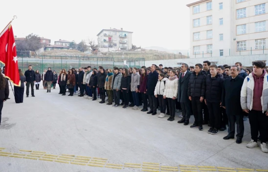 Okullar, Haftaya Şehitlere Saygı Duruşuyla Başladı