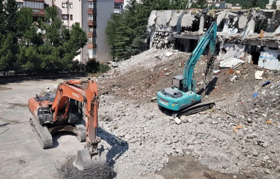 Okullarda yıkım ve güçlendirme çalışmaları başladı