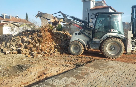 Osmancık'ta Bir Garip Olay: Sokaklara Döşenen Kaldırım Taşları Kepçe ile Söküldü