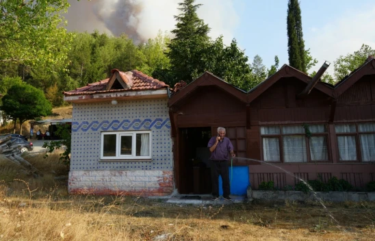 Otları Islatarak Evini Yangından Korumaya Çalıştı