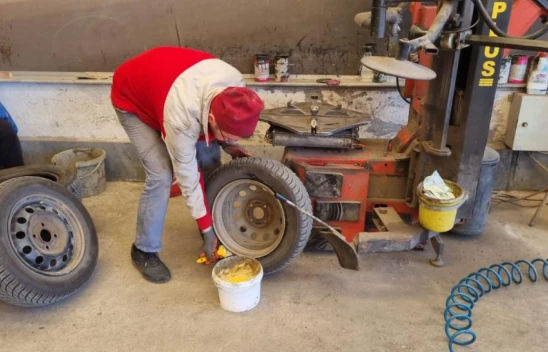 Oto Lastikçiler Hareketlendi