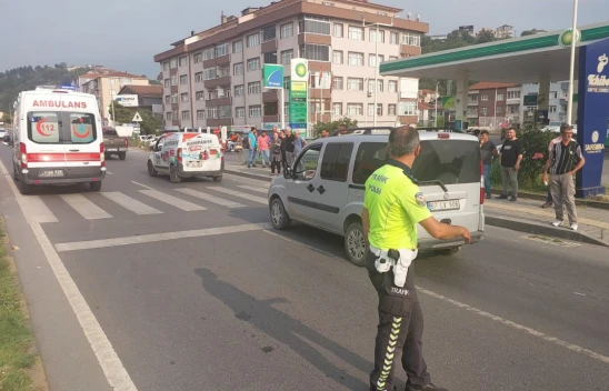 Otomobil çocuklara çarptı: 2 yaralı