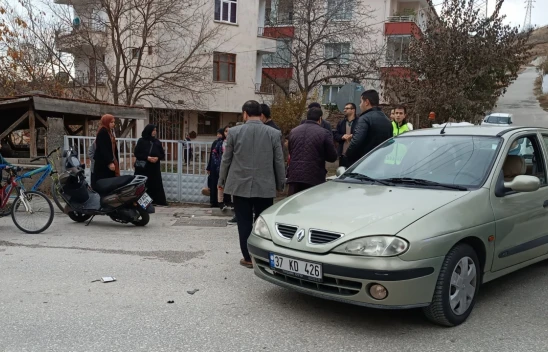 Otomobil İle Motosiklet Çarpıştı