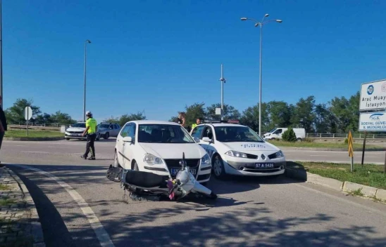 Otomobil Motosiklete Çarptı: 1 Yaralı
