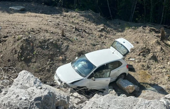 Otomobil Şarampole Uçtu