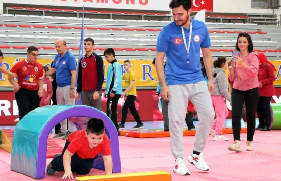 Özel çocuklar hünerlerini sergiledi