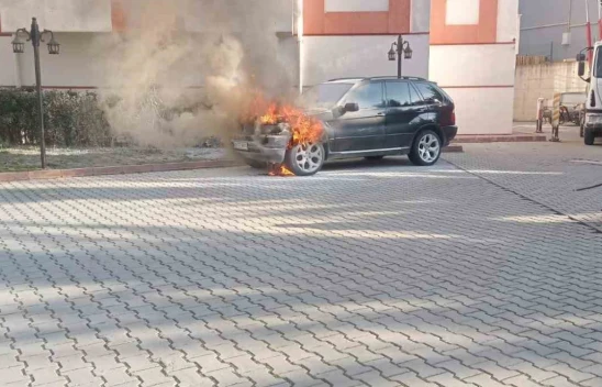 Park Halindeki Araç Alev Alev Yandı