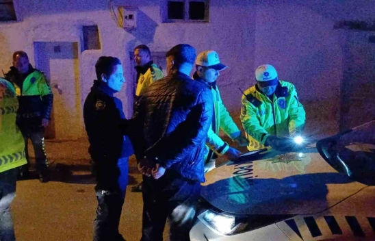 Plakasız Otomobille Polisten Kaçtılar