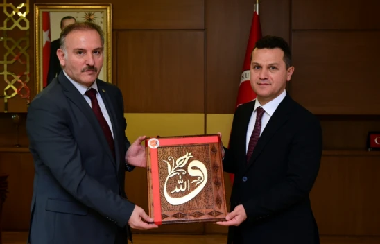 Rektör Güllüoğlu'ndan Rektör Topal'a Ziyaret