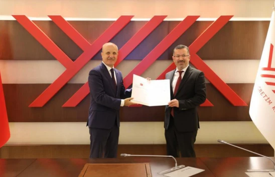 Rektör Kırışık YÖK Başkanı'ndan mazbatasını aldı