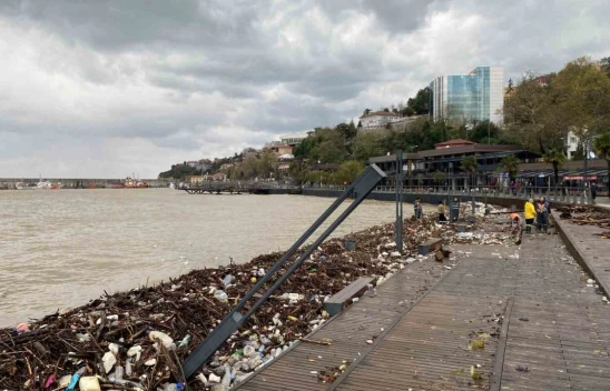 Sağanak Sonrası Sahilde Kirlilik Meydana Geldi