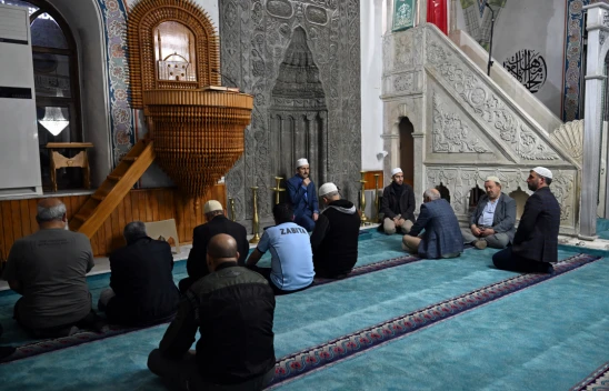 Şehitler ve Filistinliler İçin Sabah Namazında Dua Edildi