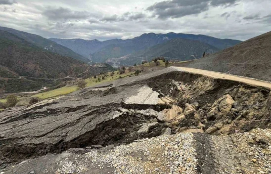 Şenler Köyü Yolu Heyelan Nedeniyle Ulaşıma Kapandı