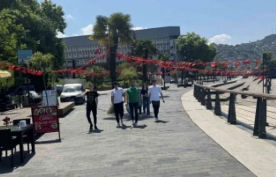 Sıcak Havayı Gören Sahile Koştu