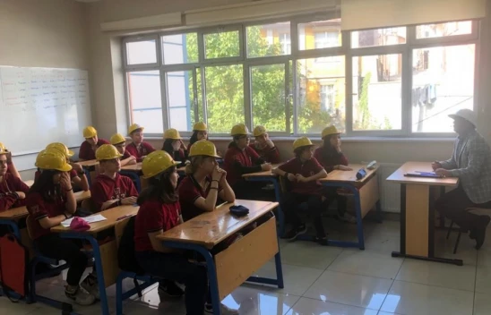 Sınıf Maden Ocağına Çevrildi, Öğrencilere Madencilik Sektörü Anlatıldı