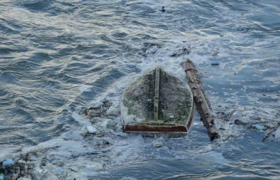 Dev Dalgalar Balıkçı Teknelerine Zarar Verdi