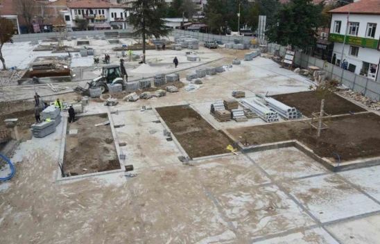 Tarihi Çorum Meydanı'nda Çalışmalar Tüm Hızıyla Devam Ediyor