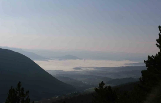 Tarihi İlçe Sis Tabakası Altında Kaldı
