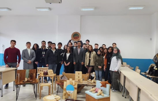 Tasarladıkları Ürünler Sergilendi