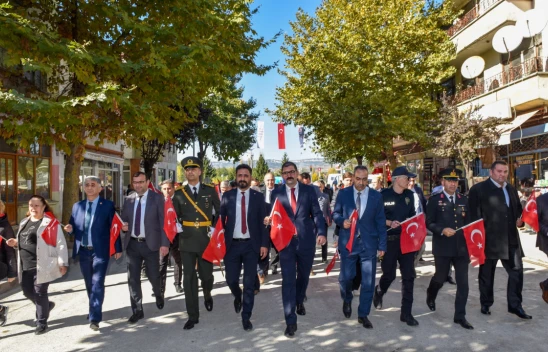 Taşköprü'de Muhteşem Cumhuriyet Yürüyüşü
