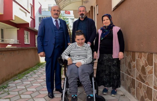 Taşköprü'de Özel Bireye Akülü Sandalye Teslim Edildi