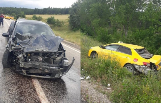 Ticari taksi ile otomobil çarpıştı: 3 yaralı