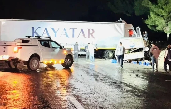 Tır ile Transit Çarpıştı: 1 Ölü, 3 Yaralı