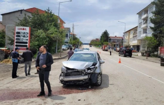 TIR Otomobille Çarpıştı