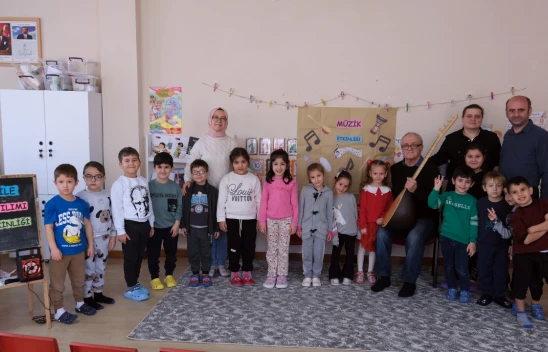 Torunu İçin 74 Yaşında Saz Çalmayı Öğrendi