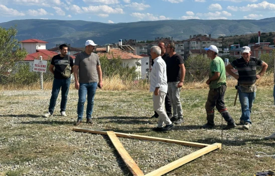 Tosya Belediyesi, İlçedeki Ortaokula Saha Yapıyor