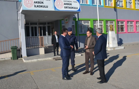 Tosya Kaymakamı Ünsal'dan Okullara Ziyaret