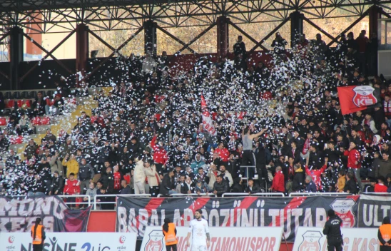 Tribünler Boş, Coşku Hoş