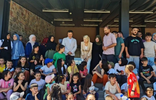 TÜGVA'dan öğrencilere jest