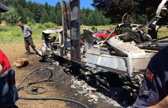 Tüp patladı, çıkan yangında karavan kül oldu