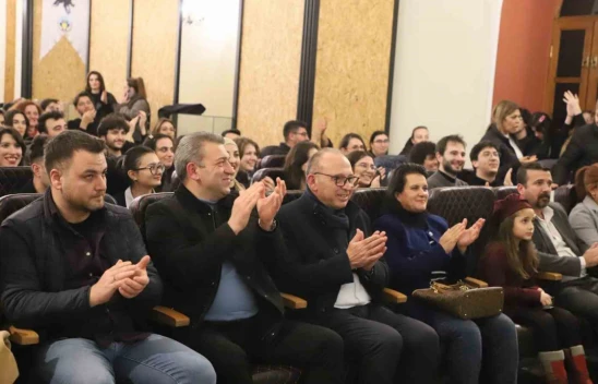 Atatürk Kültür Merkezi Üniversite Tiyatro Grubu Doğaçlaması Güldürdü