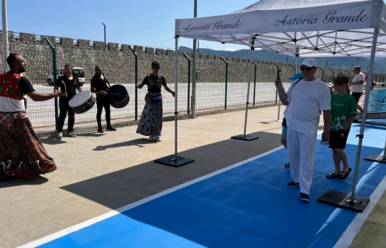 Turistlere neşeli karşılama