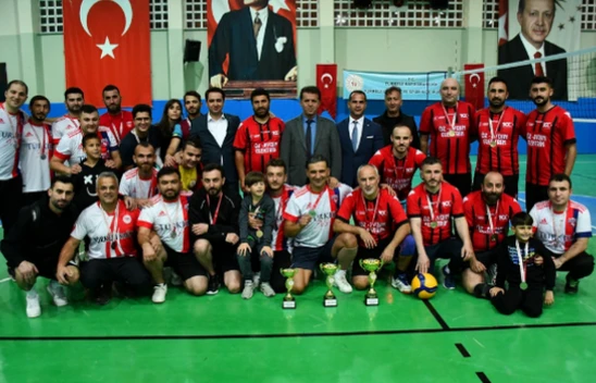 Türkeli'de Kurumlar Arası Voleybol Turnuvası Sona Erdi
