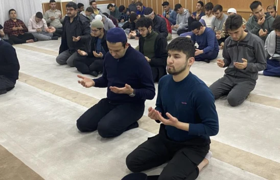 Üniversite Öğrencileri Şehitler İçin Dua Etti