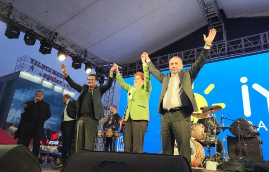 Ünlü Şarkıcılar Hakan Peker'e Destek İçin Sahne Aldı