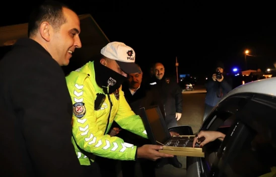 Vali Taşolar, Görev Başındaki Ekiplerin Yeni Yılını Kutladı