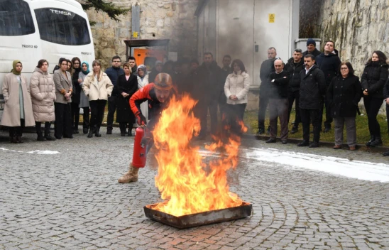 Valilik Personeli Alevlerin Ortasında Kaldı