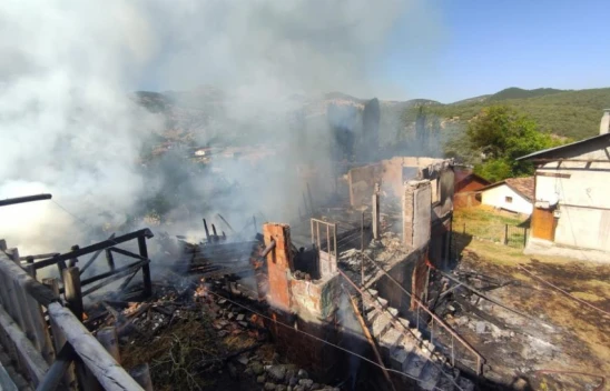 Yangın 2 evi kül etti