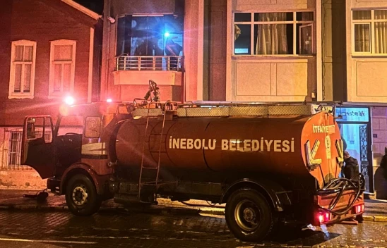 Yaşlı Çift Yangında Dumandan Etkilendi