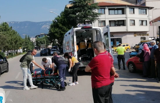 Yayaya çarpan sürücü yaralandı