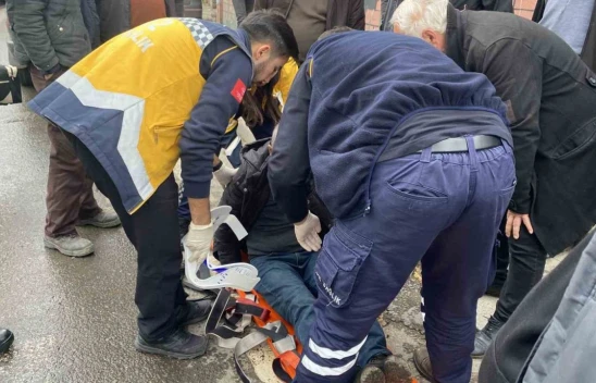 Yolun Karşısına Geçmek İsterken Araba Çarptı