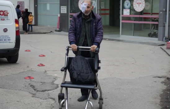 Yüzü Eriyen Adam Tedavi Olmak İstiyor